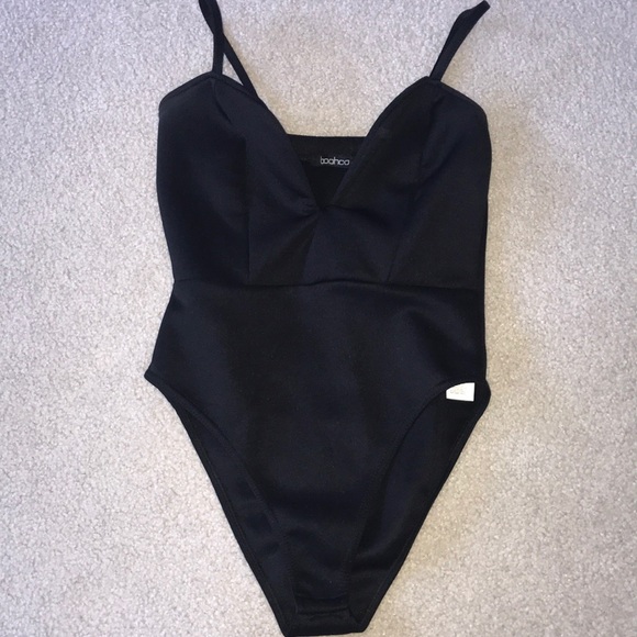 Boohoo Tops - ❣️ON HOLD❣️ Boohoo Plunge Body Suit